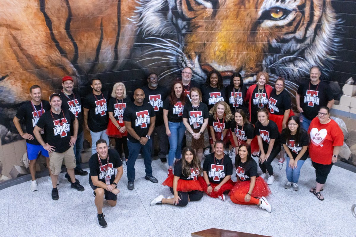 Some amazing adults willing to join the fun, step in where needed and give their heart with all they do! #THSAmbush #TigerPride365
📸<a href="/TexasGameDay/">LonghornsGameday.com</a>