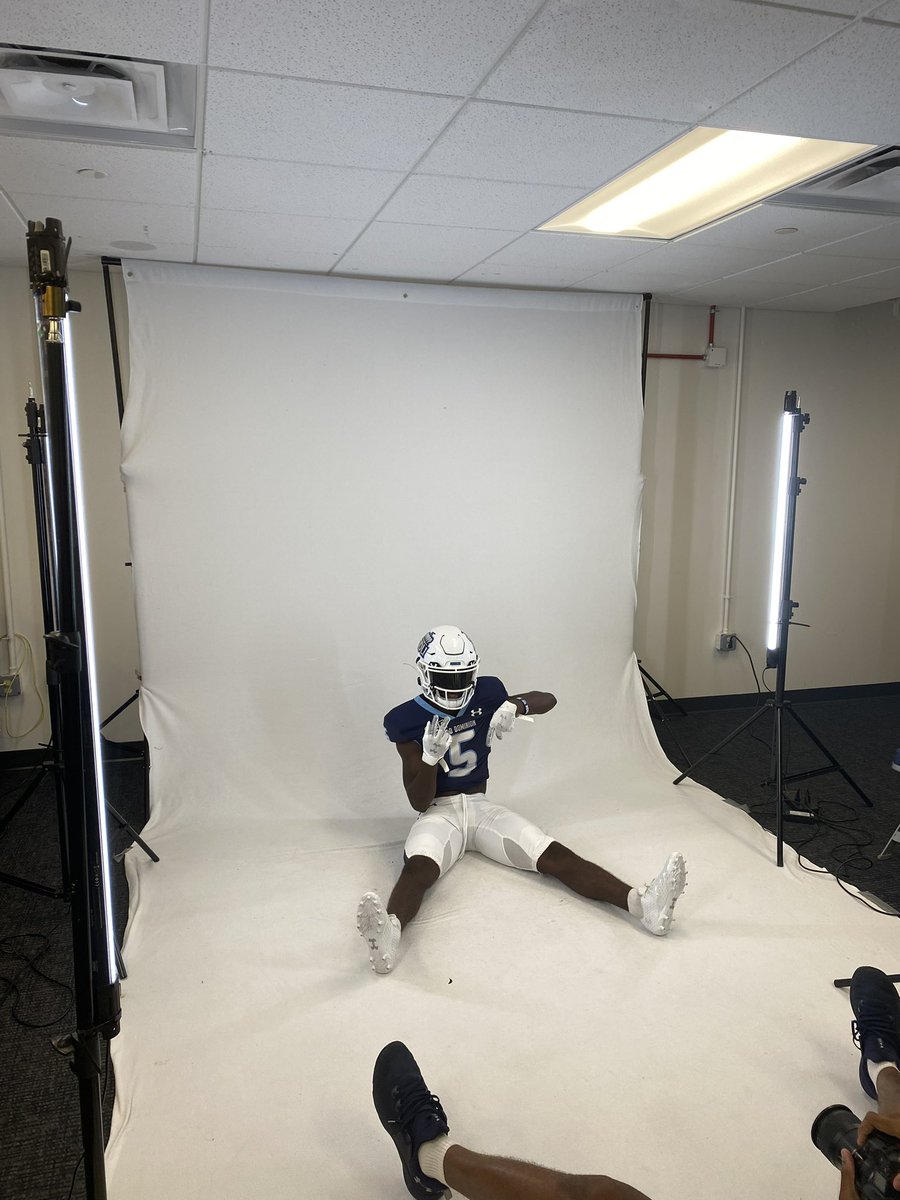 Great time back in Norfolk today 

<a href="/KennieP6/">CoachPNSJax</a> <a href="/CoachT_Will/">Tarron Williams</a> <a href="/MohrRecruiting/">Brian Mohr</a> @RivalsFriedman @NSHMonarchs