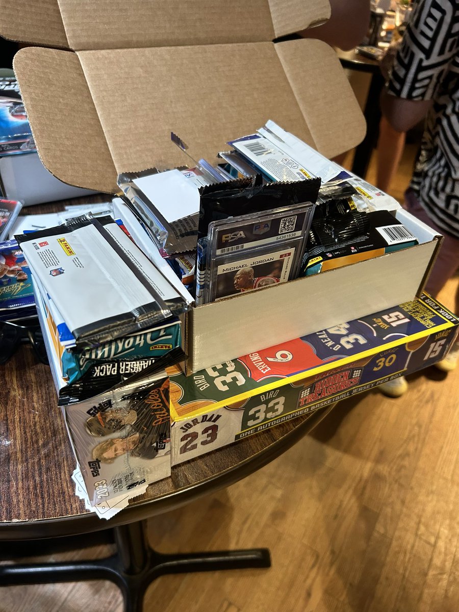 rowrtay's tweet image. Most lit event at @nsccshow is the VIP party for @cardsawaybreaks