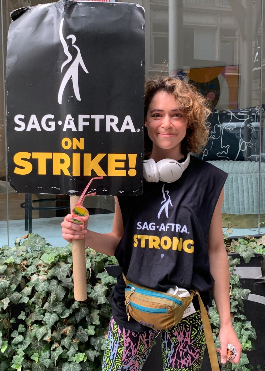 Daily Tatiana Maslany tweet media