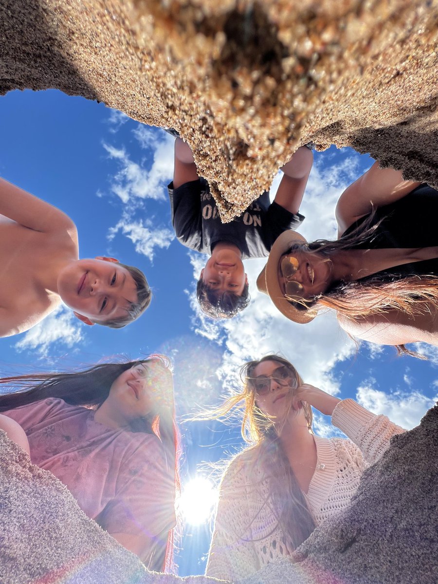 LauraLeeNews's tweet photo. My heart. 

#family #familyfun #duluth #parkpoint #beach #lakesuperior #myloves #myheart #babies #TikTok https://t.co/sTPqpcycA1