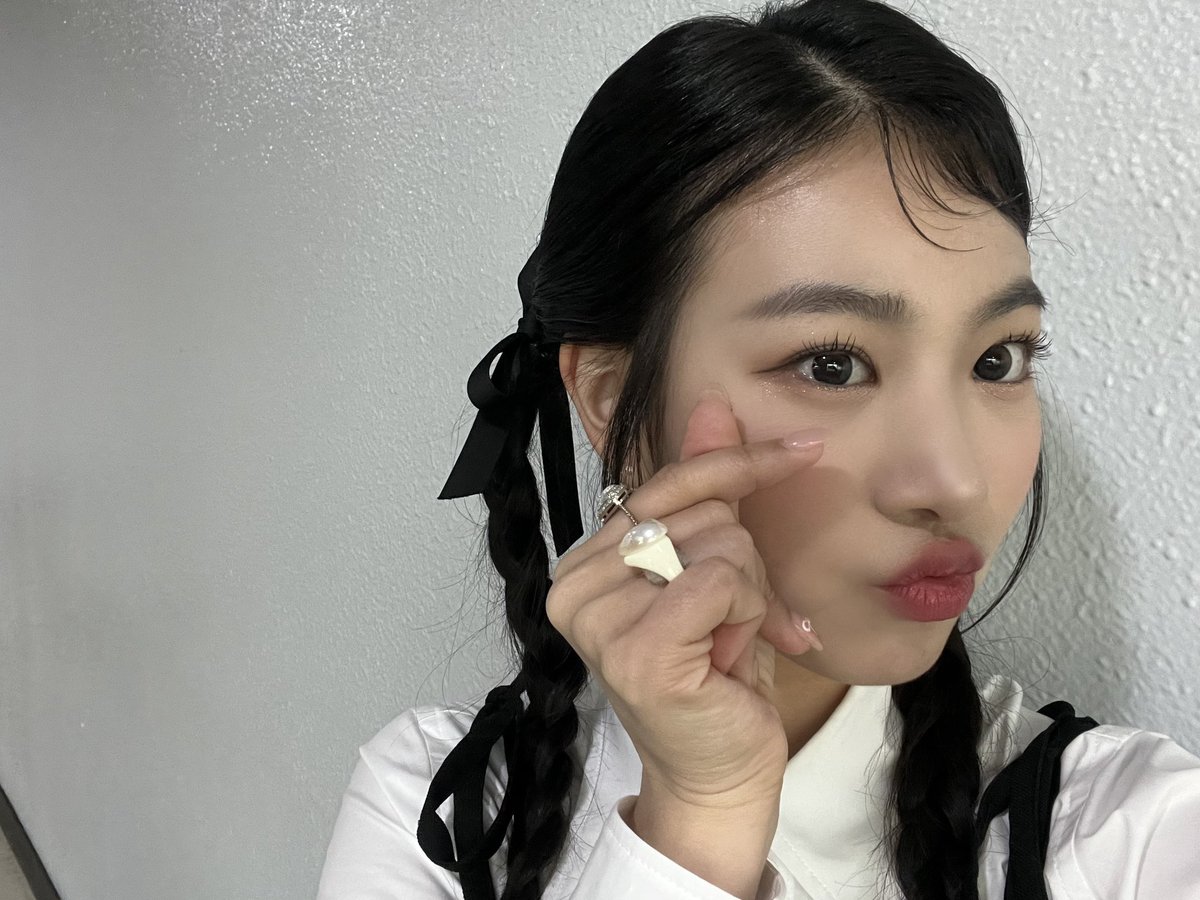 aran pics tweet media