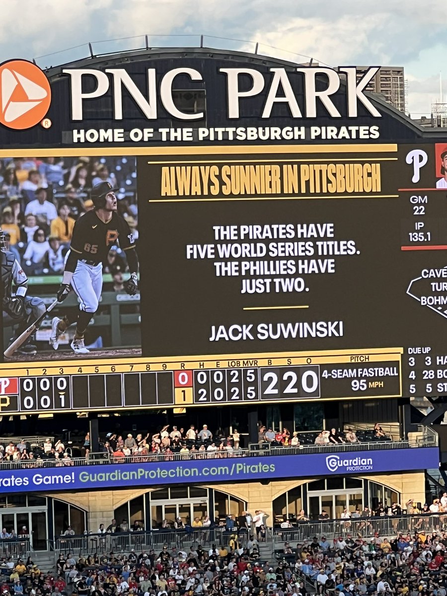 __thegrayarea's tweet photo. Philadelphia (as a whole) is being dogwalked by the Pirates scoreboard operator https://t.co/kjIFqwu3MI