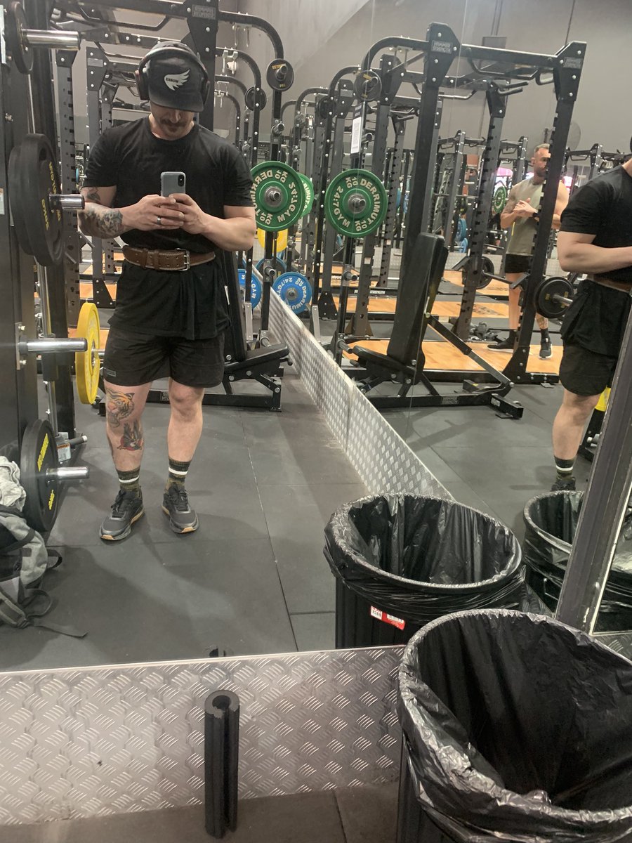 PabloChenz's tweet photo. Black on black
#fitnessaddict #aussiefitness #weekendgym #gains https://t.co/qxnw8J1hhj