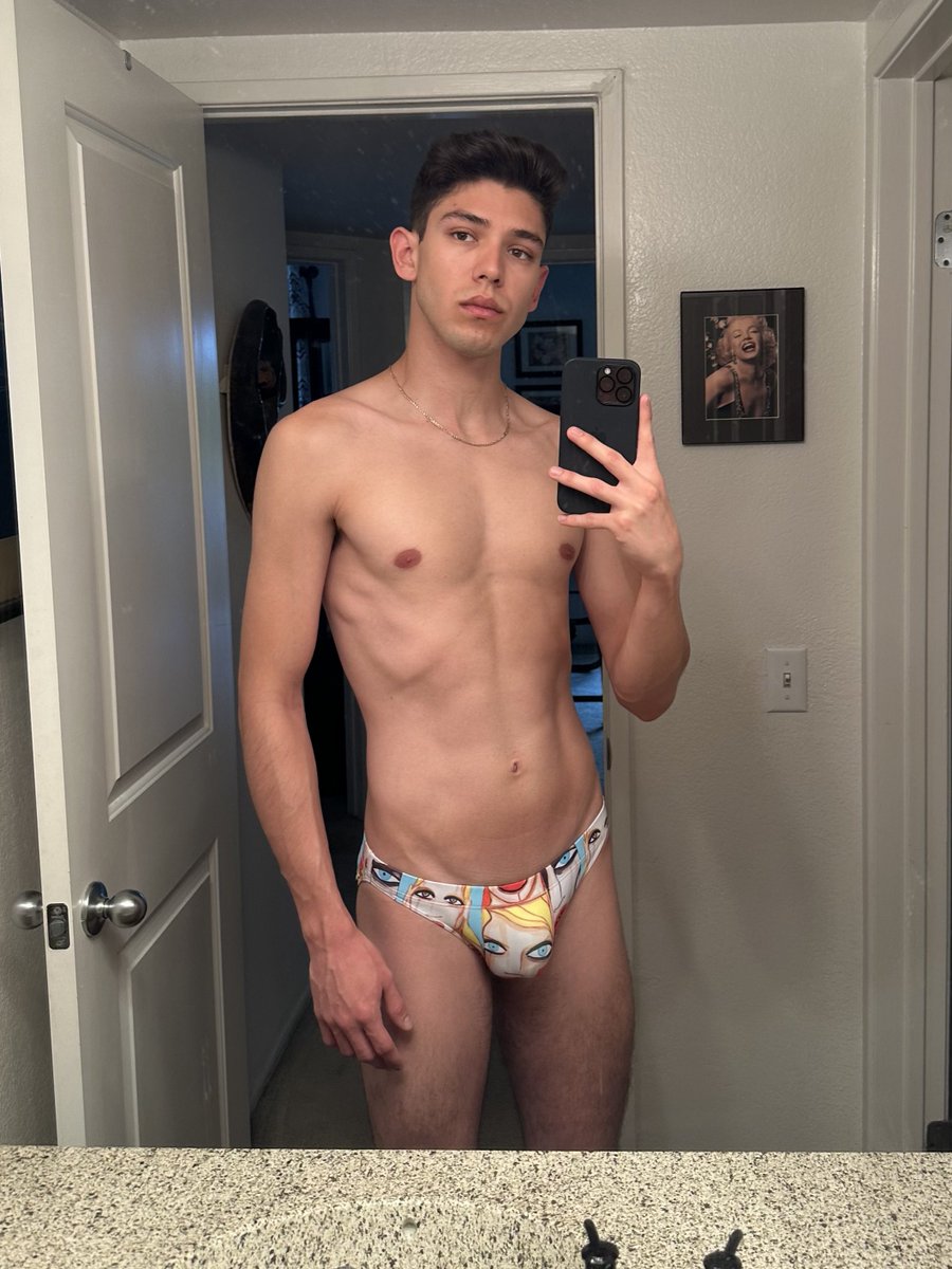 gaychriss's tweet photo. Feeling cute today 🩵🩵😋 https://t.co/WjE539ytEq