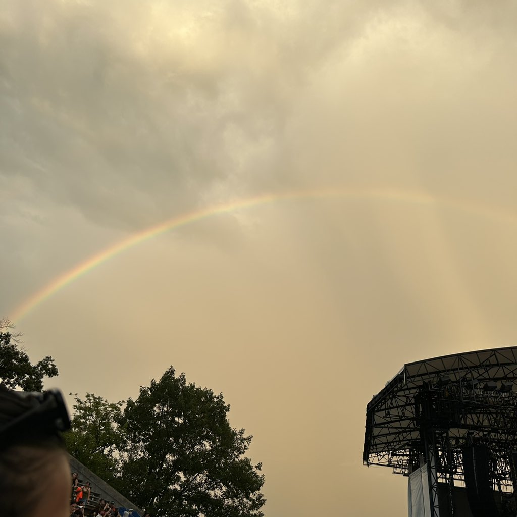 larryhoodie's tweet photo. Better pic of the rainbow! https://t.co/aBzH2yCBhR