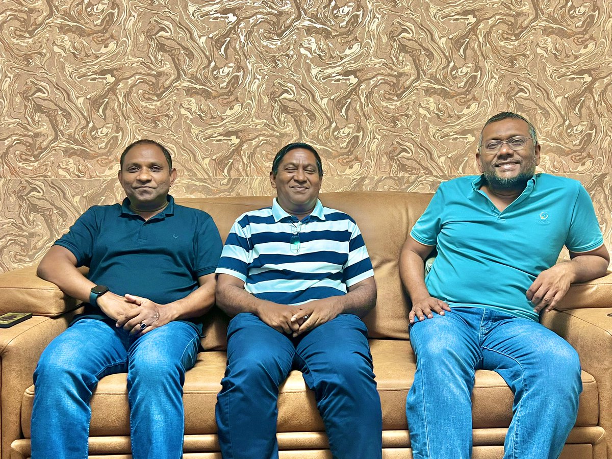 AliAshgar's tweet photo. ވިލިނގިލީގެ ތަރައްގީއަށް އަދުގެ ސަރުކާރުން ގެންނަމުންދާ ބިޔަބޮޑެތި މަޟްރޫތަކަށް ތާއިދުކޮށް ނިޔާޒްބެ އަޅުގަނޑުމެންނާއިއެކު އާއިލީ ރޫހެއްގައި މިއިންތިޚާބު@ibusolih އަށް ކާމިޔާބު ކުރުމަށް ޕީޕީއެމް ދޫކޮށް އަޅުގަނޑުމެންނާއި ގުޅުނުކަމީ ލިބުނު ވަރަށް ބޮޑު ހިއްވަރެއް. ޝުކުރިއްޔާ ނިޔާޒުބެ https://t.co/3HlxsW49nR