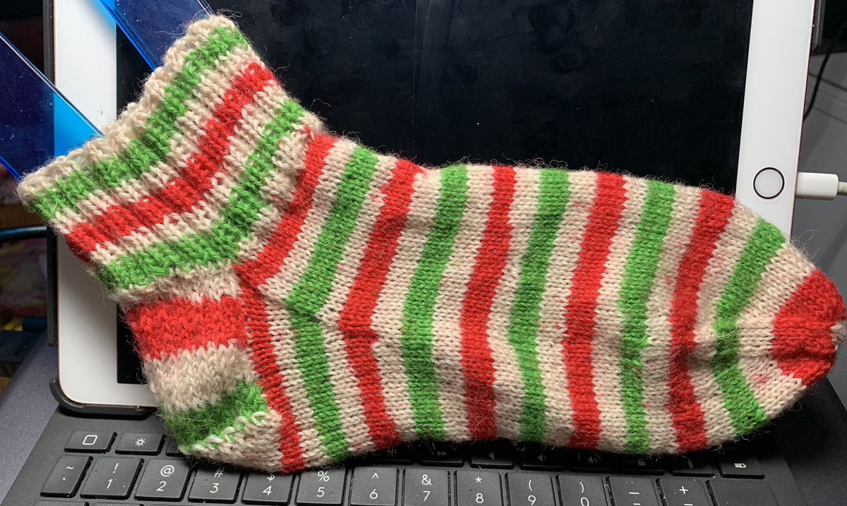 AMakerBe1's tweet photo. Took a work break to finish a sock. #twitterknitters #knitting #keepmyfeetwarm #alwaysasockontheneedles https://t.co/W6zFAipZYz