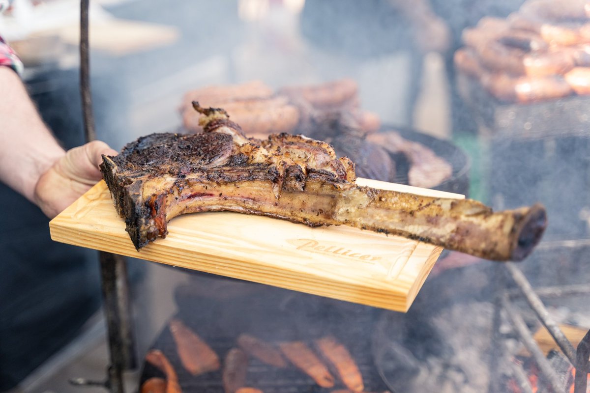 pelliceruy's tweet photo. 🔥Tomahawk
Visita nuestra parrilla de mercado. 

RESERVAS:
📥 contacto@parrillapellicer.com.uy
☎️2203 2195
📲092 000251
💻https://t.co/GGFlmbfK1k

#parrilla #parrillauruguaya #fuegos #bbq #barbecue #foodtrucks #uruguaymeat #mercadoagricolademontevideo #10añosmam #experienciasmam https://t.co/yFHel5puVY
