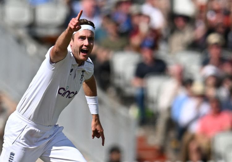 reece_waite's tweet photo. What a career, could of easily taken 700 @StuartBroad8 https://t.co/3JJBdwXrut