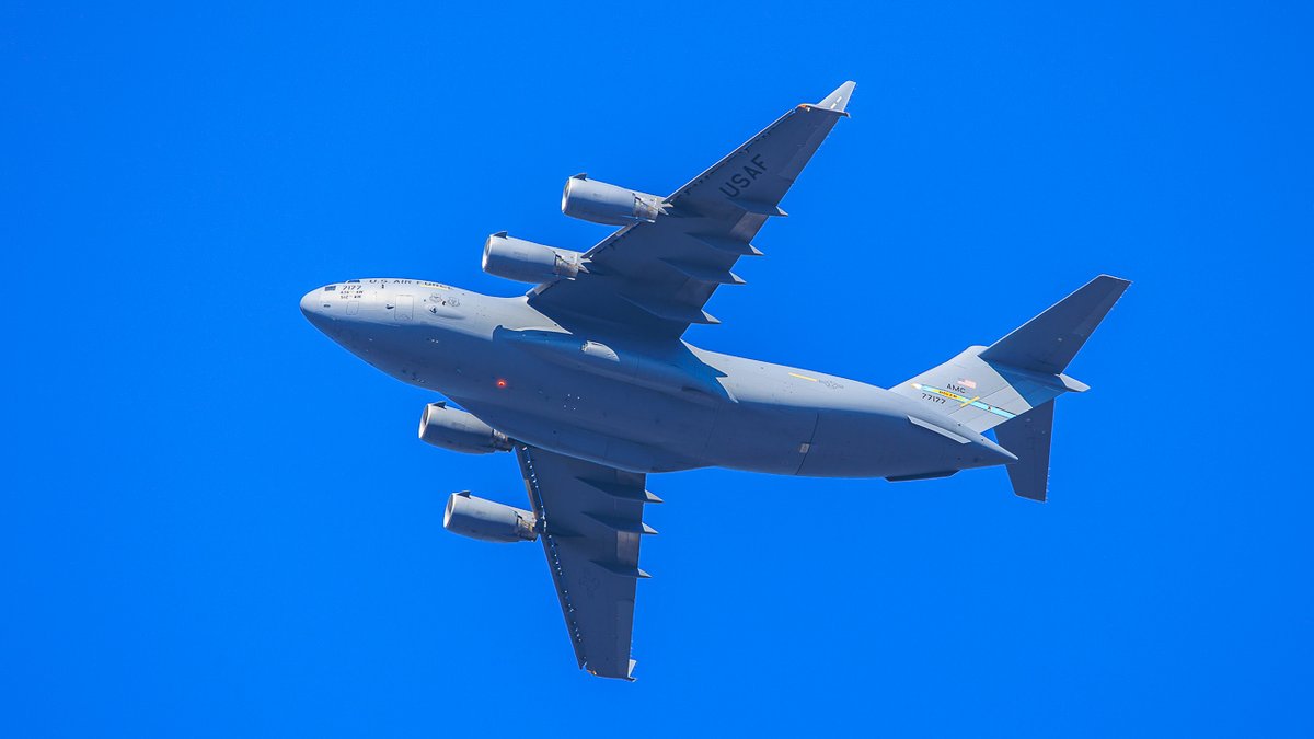 eos40is's tweet photo. 横田基地 08:20 RWY18↗︎
C-17A 07-7177
Dover AFB / KDOV
青い空に青い帯👋
#YokotaAB #RCH313 https://t.co/eq4ccAsy7X