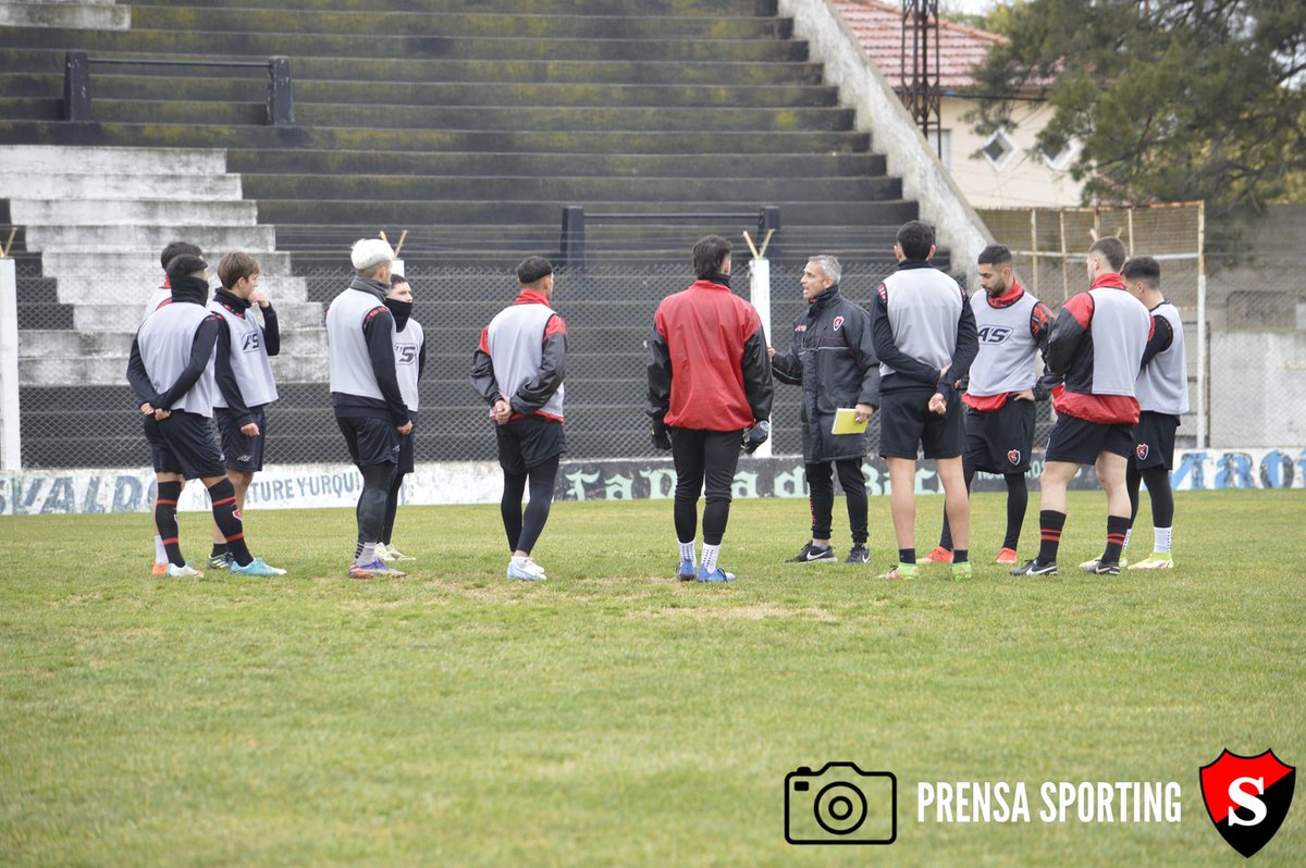 DANITORRISI's tweet photo. #AM670 - Domingo 20 hs / Como todos los dias / Escuchas / #SueñosDePrimerayAlgoMas / Por Republica - Zona Deportiva / FM La 11 - 105.1 / El #Ascenso de todo el Pais con la Conduccion  de  #DanielTorrisi y la Direccion de Daniel Scoglio 

https://t.co/ANeq5aqcCr https://t.co/0NRPyldCWG