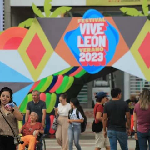 noticiasgto1's tweet photo. ¡Con el pie derecho comienza El Festival Vive León Verano 2023!

Fotos: Alex Jaime. https://t.co/7KBV111Xni