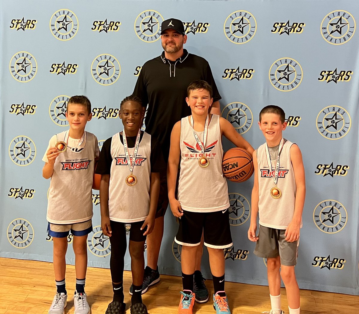 TheRutt13's tweet image. Undefeated Stars and Stripes 3v3 4th Grade Champs! Had a blast coaching this hard playing group today - proud of their effort and attitude. 🏆🥇🇺🇸@StarsBballClub #3nD #DG
