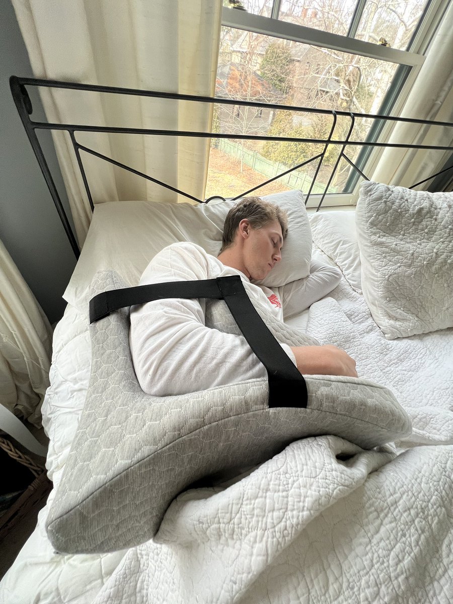 Side sleepers, rejoice! Our Shoulder Sleeper Pillow is designed to support your shoulder and neck for the most comfortable night's sleep. 😌🌙 #SideSleeper #SleepComfortably