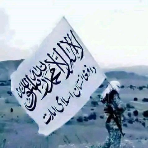 HReshten's tweet photo. سپینه بیرغه ته زمونږ د آقا بیرغ یې!! 
زمونږ آقا حضرت محمدﷺ....
ته دې سر لوړی او رپانده وې!!!
مونږ به خپلې حسینې ځوانۍ ستا لپاره قربانوو... https://t.co/okyMcLRxBA