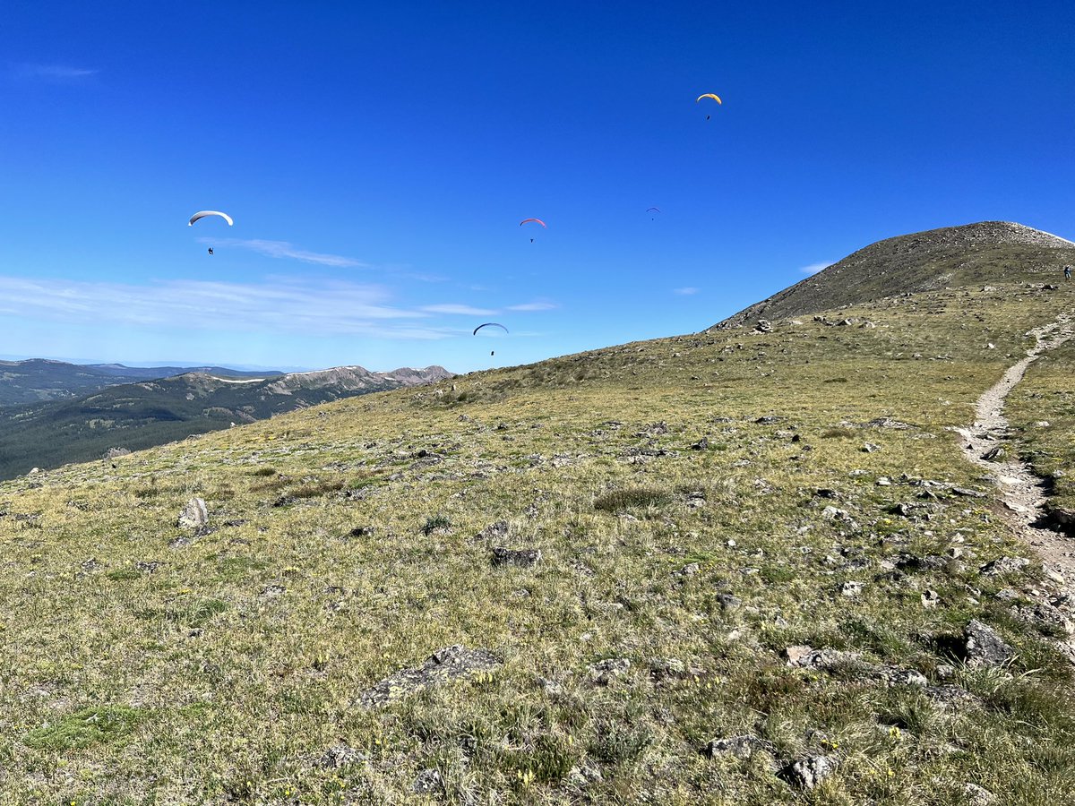 PeakBaggerQ's tweet photo. Solo work bagging Peaks 5.5, 5, and 4 (+12,800ft). #TenMileRange above @TownofBreck   Lots of folks at altitude doing the CDT and Paragliding. #PeakBagging https://t.co/43L3y0B7nB