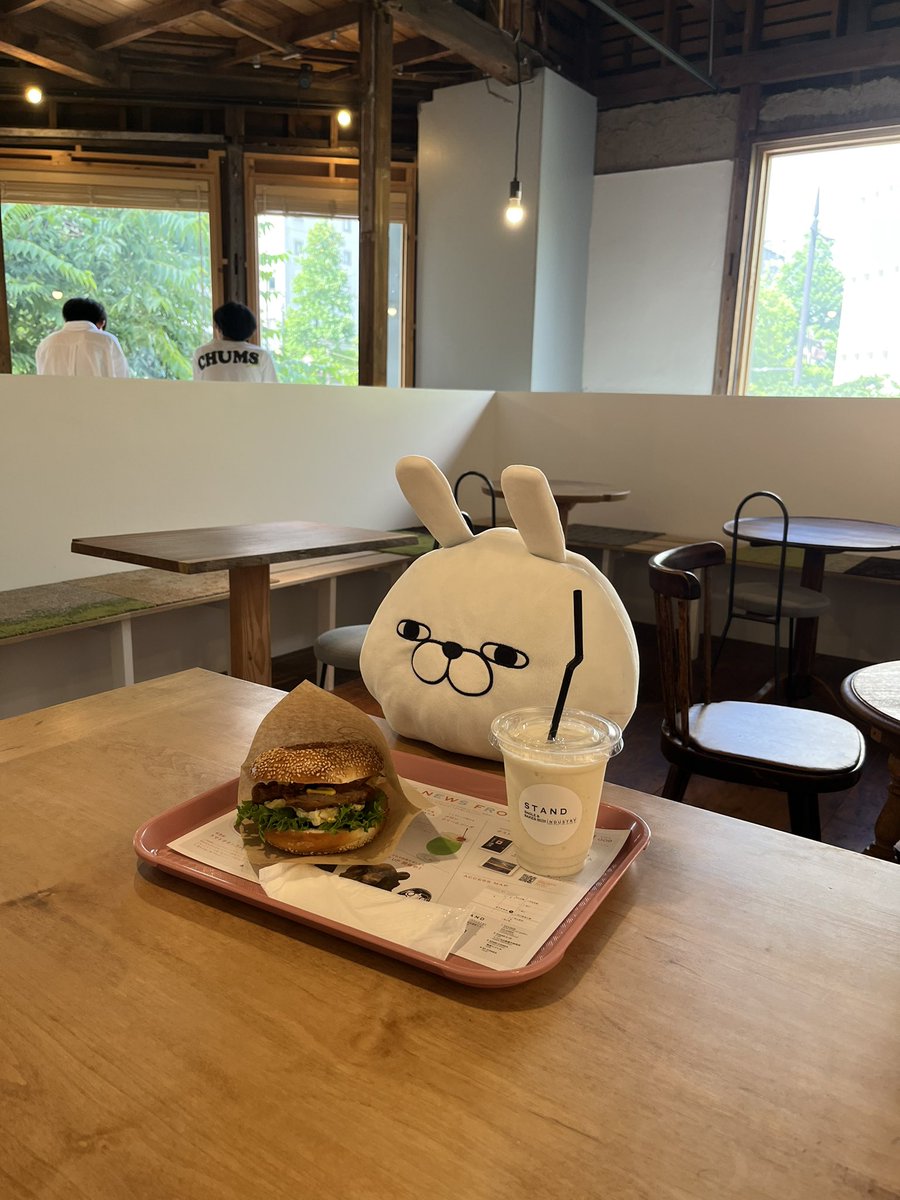 renovar66's tweet photo. 岡山、到着です!🏍️ブロロロロ
さっそく、例のお店でバナナジュースと朝ごはん♪😊
#藤川千愛
#STAND1-1
#RSK山陽放送70th
#RSK感謝の日
#レブル250 https://t.co/ubEjoGflgn