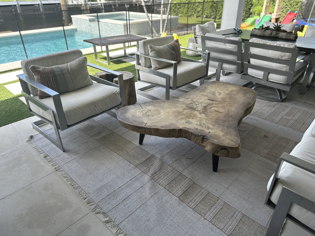 CastanoLiving's tweet photo. Clientes felices en Boca Raton 👏👏👏👏👏👏👏. @ArgiroCasta888, @coherenciaporf. https://t.co/SLunBMd8f5