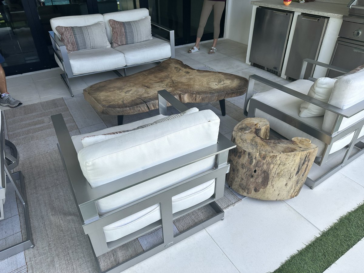 CastanoLiving's tweet photo. Clientes felices en Boca Raton 👏👏👏👏👏👏👏. @ArgiroCasta888, @coherenciaporf. https://t.co/SLunBMd8f5