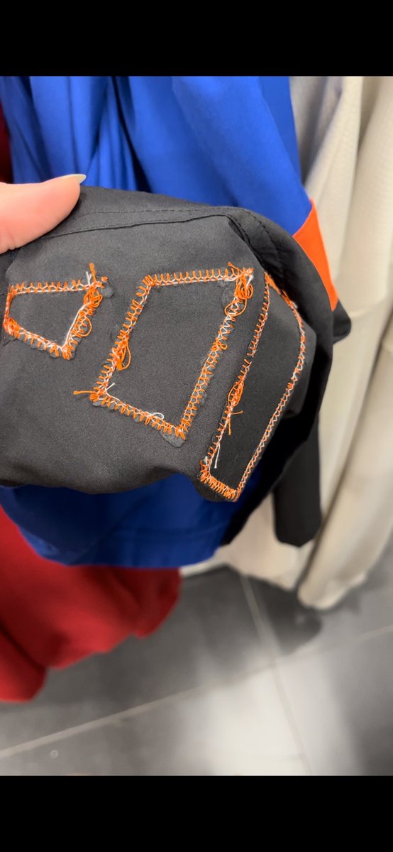 pamemartel's tweet photo. En @RipleyChile mall plaza trébol venden réplicas de  @adidasUS, @PUMAChile y otras. Ni siquiera tienen vergüenza en indicar d manera maliciosa la palabra REPL. La mayoría no sabe qué significa ésta sigla y caen en este engaño @SERNAC La vendedora reconoció q son FALSAS. Fav RT https://t.co/hniUDAYhbR