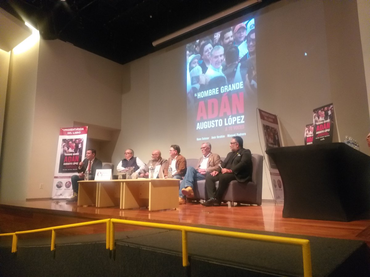 jultruji's tweet photo. En la presentación del libro sobre un gran hombre de estado @adan_augusto. https://t.co/zzuU5ymiQP
