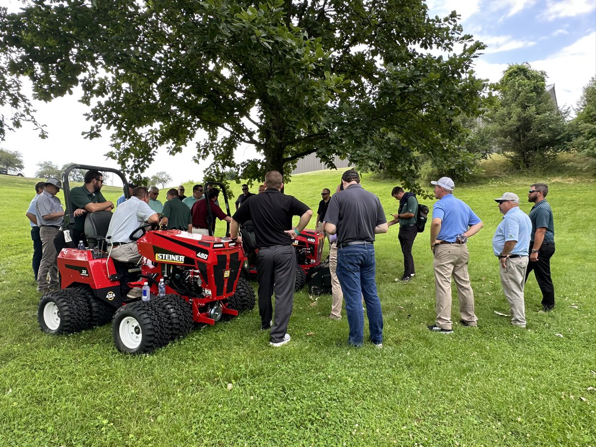 FinchTurf's tweet photo. #TheOriginal King of the Hill…@SteinerTurf! 💪🏼🚜 https://t.co/XPCbrQiPgq