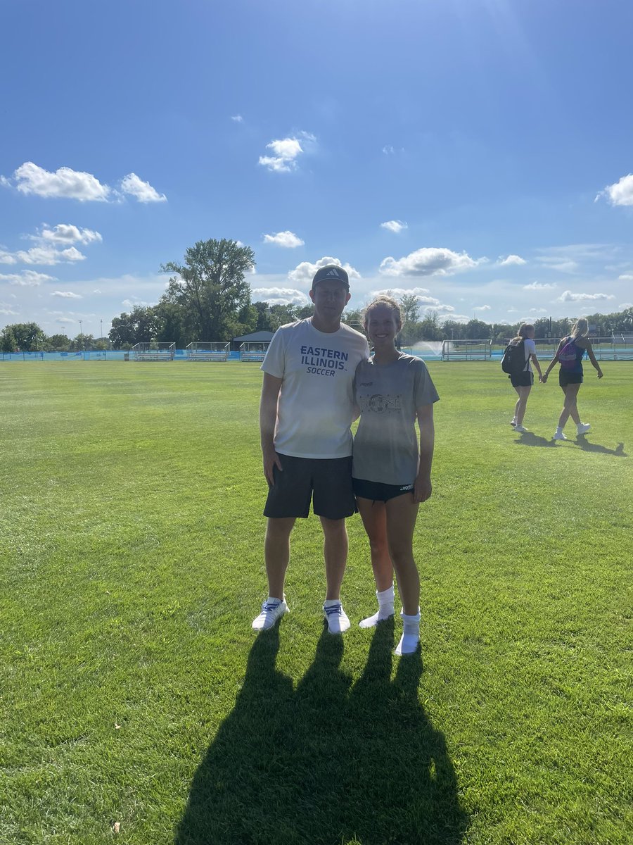 Had a great time at the @EIUsoccer ID camp! Thank you to the coaches and the girls for making it an enjoyable and competitive experience! @DeannaHecht14 @Dirk8Bennett