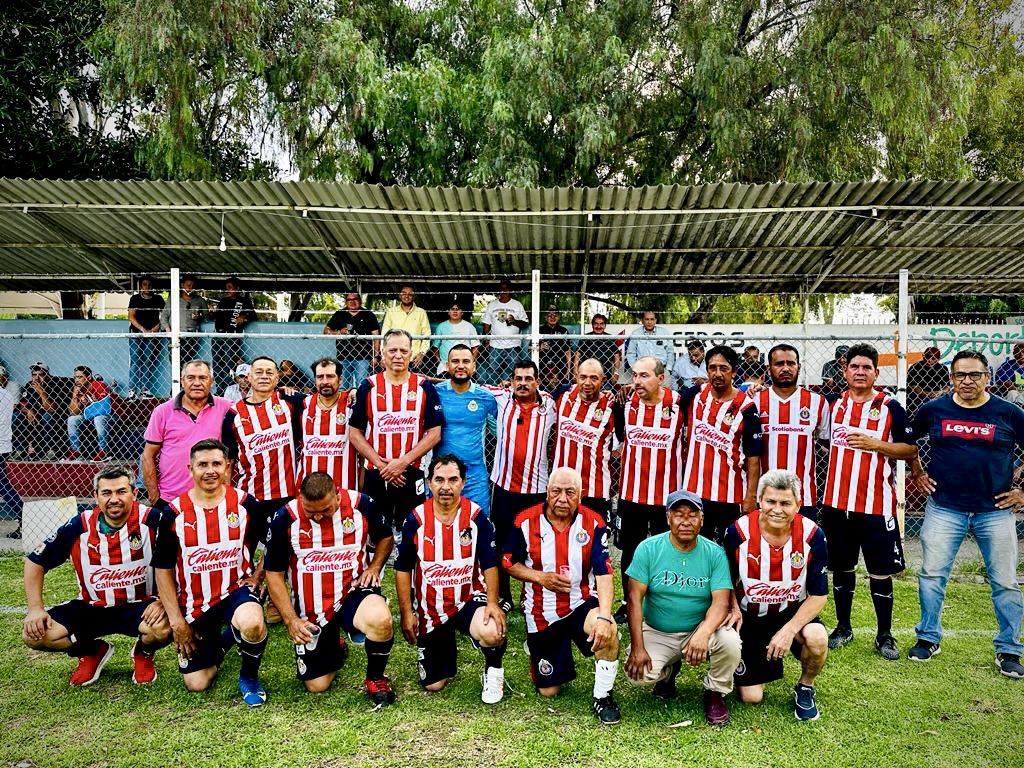 Chivas Campeón!!!!…..🙌🏽🏆
Marcador Global 6 -2
Golazo de cabeza de <a href="/MarioMaciasRobl/">Mario Macías Robles</a> 
#SabadoFutbolero ⚽️🔵⚪️🔴