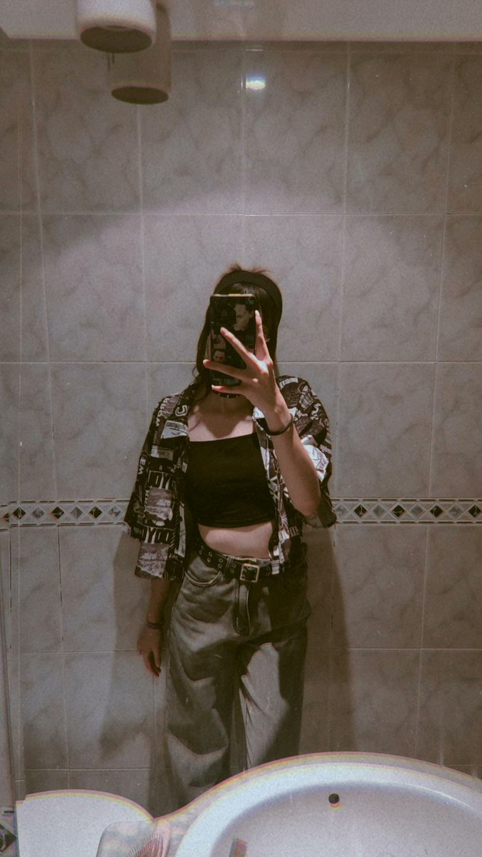 hatingtheworld_'s tweet photo. hoy iba cute 🫣 https://t.co/lSXCHGySkJ