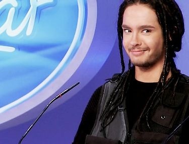 jumb1ll's tweet photo. Sin pensamientos solo tom kaulitz con rastas negras https://t.co/sWkN8xuJMC