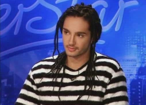 jumb1ll's tweet photo. Sin pensamientos solo tom kaulitz con rastas negras https://t.co/sWkN8xuJMC