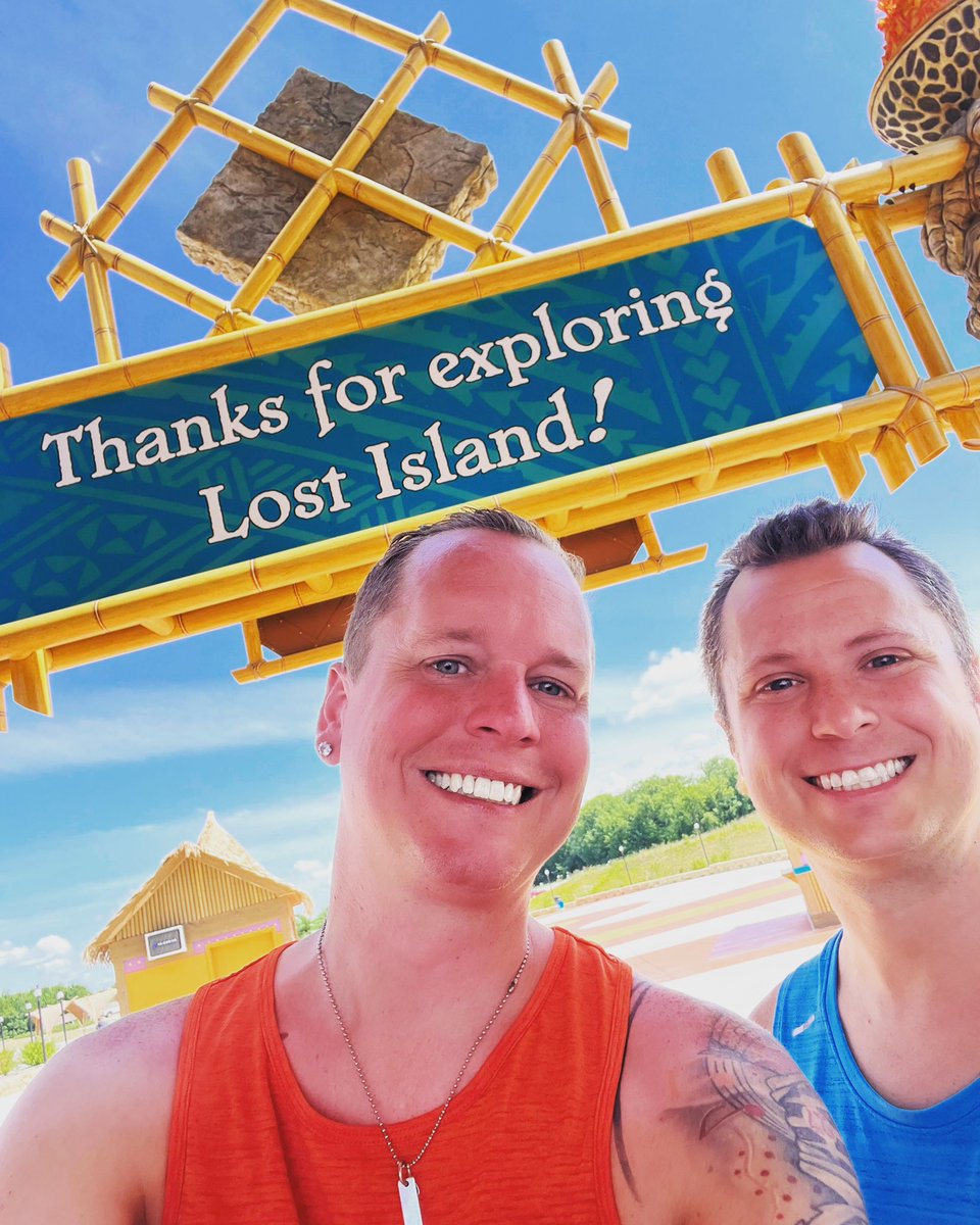 TheMattStout's tweet photo. If you like theme parks, I highly suggest checking out #lostislandthemepark! It’s a beautiful park! We had an amazing visit there for my birthday today! #themepark #worldtraveler #travellife #birthdaytrip #thankfulformylife #TheMatts https://t.co/2V9dhie4cj