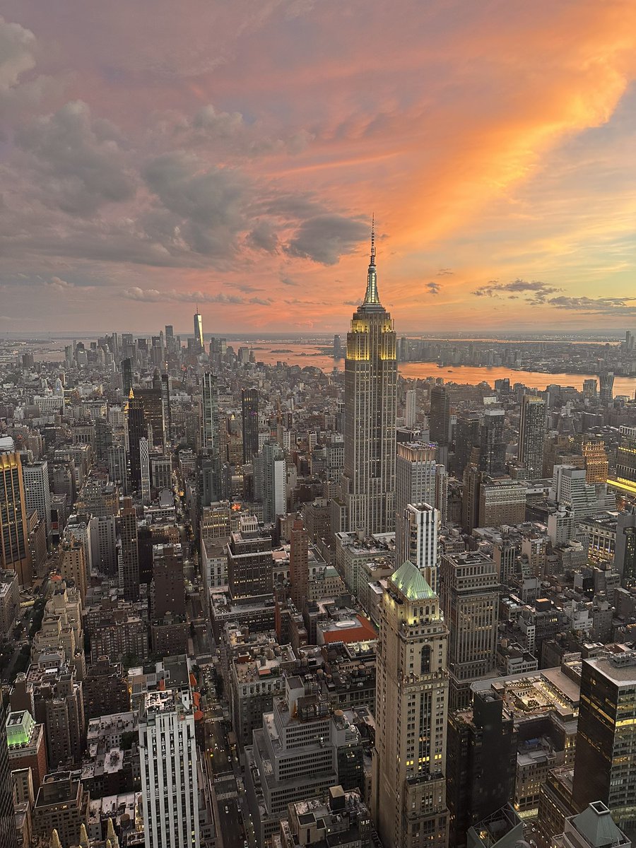 alexvcm's tweet photo. Ahí se ven… #vacationmood #NY #TheSummit https://t.co/lJctlOmiRa