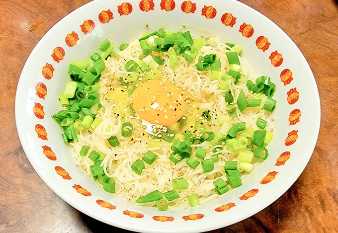 #素麺100人企画 お陰で朝飯決まったわ なんとかのバズレシピでやってた塩油素麺にしました 朝からジャンキーな味がする