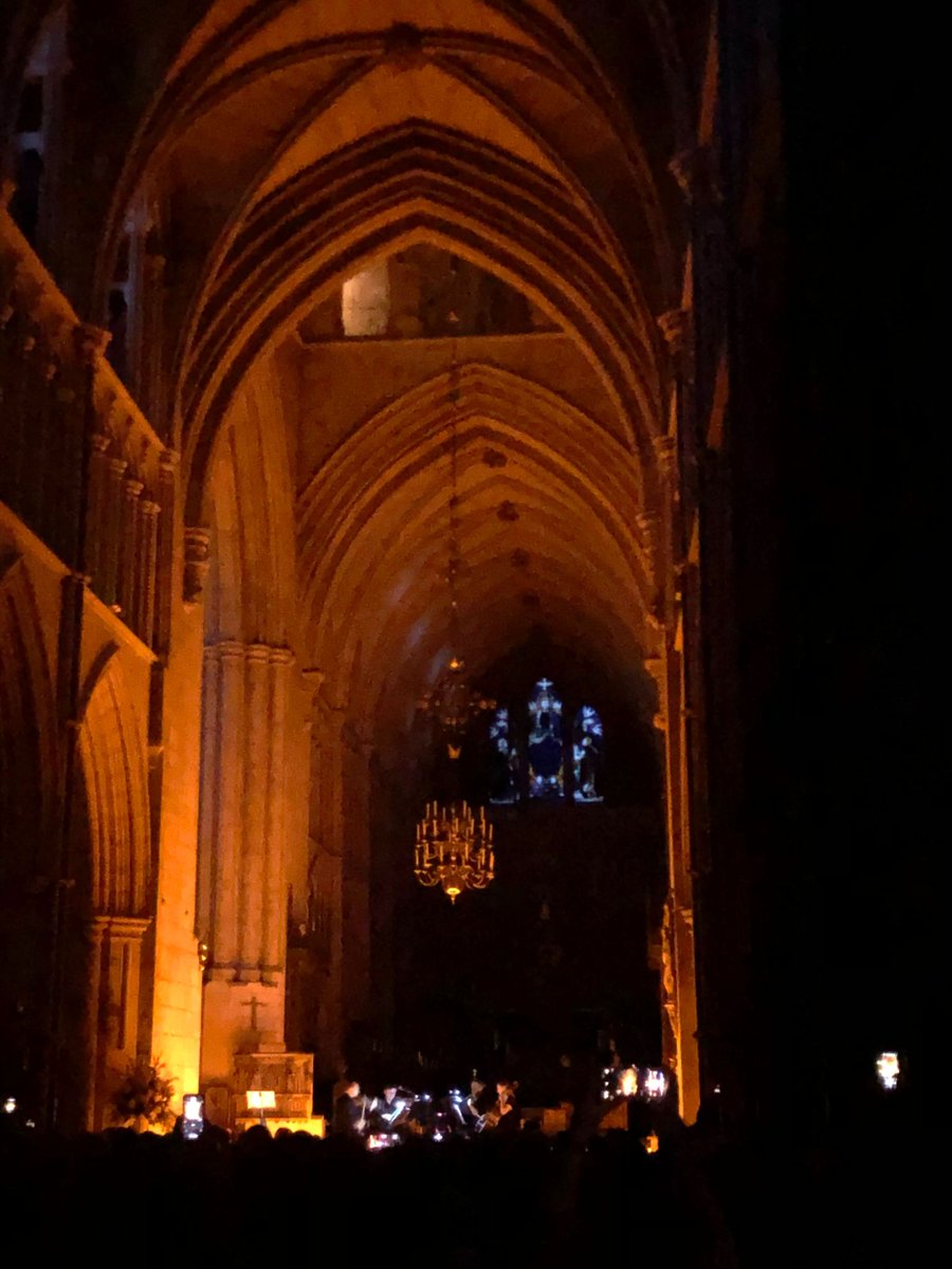 zosiakam's tweet photo. #candlelit #concert #PinkFloydmusic @Southwarkcathed https://t.co/m3XUbJ9b8L