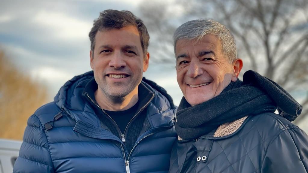 JPdeJesusOK's tweet photo. Ejemplo de compromiso y militancia, qué lindo es caminar nuevamente a tu lado @gustavocaruso visitando vecinos junto con las y los compañeros. https://t.co/MtGLtNVIvL