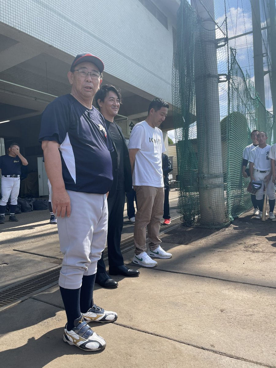 東海大甲府高が2004年の夏の甲子園でベスト4に進出したときのOBが後輩