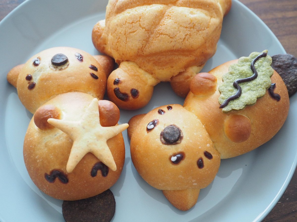 早起きして #すいぞくパン ラッコパンとカメロンパン🦦🐢 大人気でした