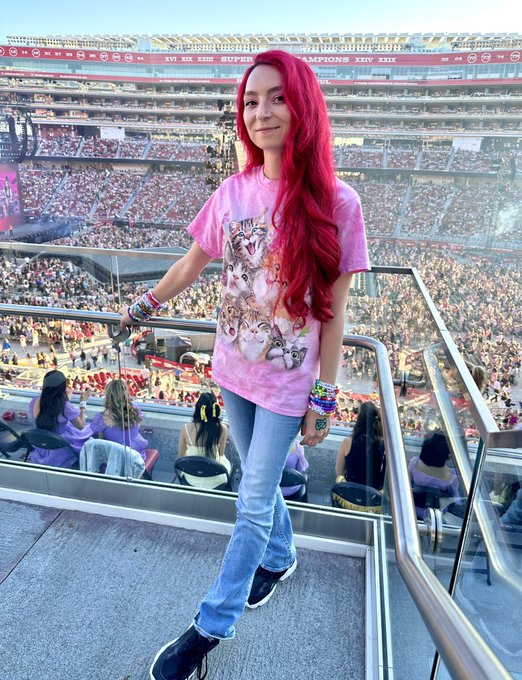 Taylor Swift played my favorite song of ALL time as a surprise&hellip; I don&rsquo;t think I&rsquo;ll ever recover from<a href="/tag/santaclaratstheerastour"class="tags"><span>#santaclaratstheerastour</span></a><a href="/tag/rightwhereyouleftme"class="tags"><span>#rightwhereyouleftme</span></a>