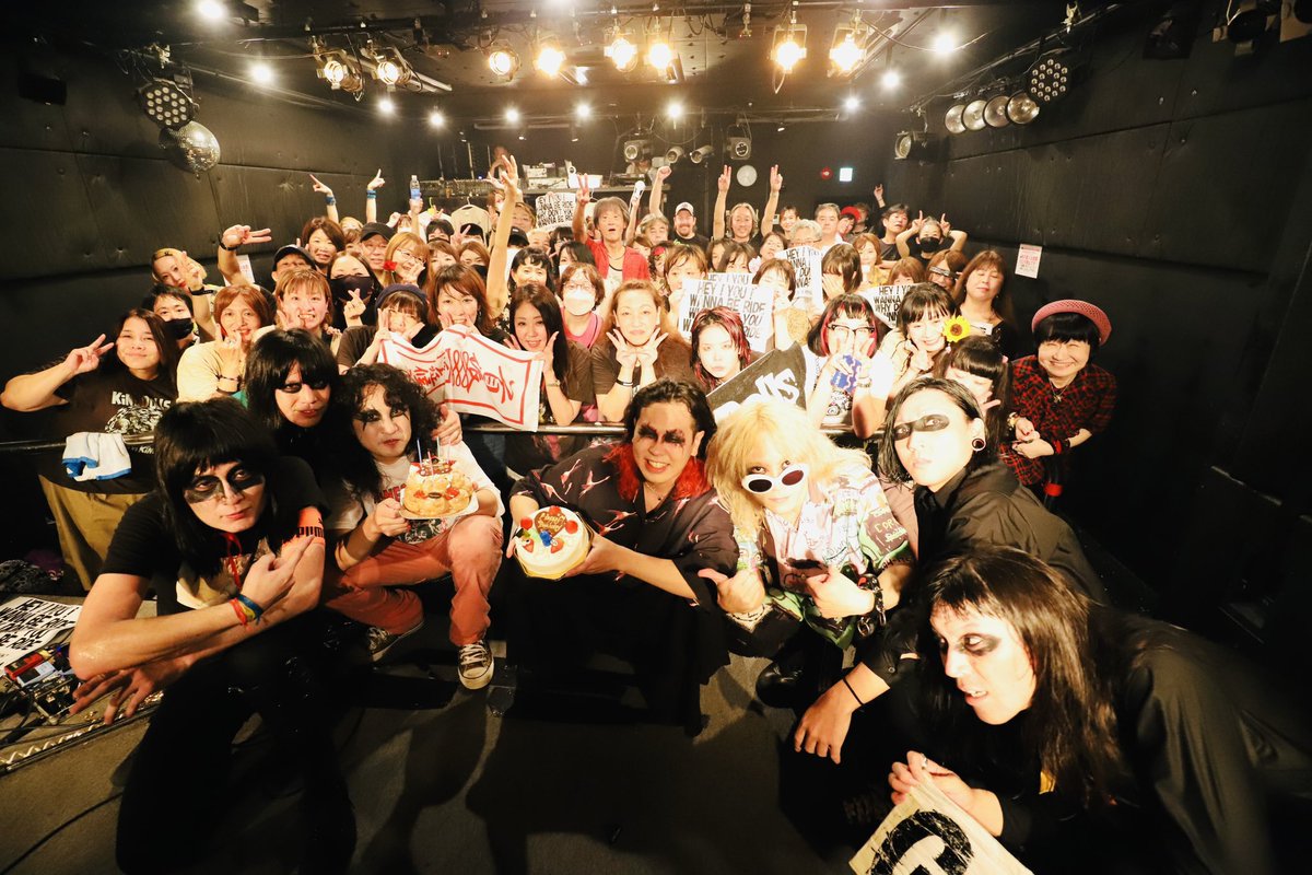 kingonsofficial's tweet photo. 【宇都宮LIVE終了!!】
昨夜は宇都宮STUDIO KENTにて
KiNGDOLLS-リベンジ!!宇都宮編
一度は延期になってしまったKiNGDOLLSがようやく開催する事が出来ました!!
首振りDOLLSとの2マン最高でしたね
これにてシーズン1が終了!!🔥
ご来場頂きました皆様
ありがとうございました!!
#KiNGDOLLS https://t.co/sABLpXG6CR