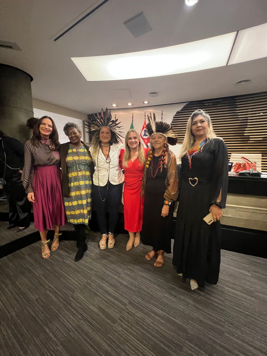 𝗘𝗹 𝗠𝗶𝗻𝗶𝘀𝘁𝗲𝗿𝗶𝗼 𝗱𝗲 𝗹𝗮 𝗠𝘂𝗷𝗲𝗿 𝗱𝗲𝘀𝗮𝗿𝗿𝗼𝗹𝗹𝗼́ 𝗮𝗴𝗲𝗻𝗱𝗮 𝗱𝗲 𝘁𝗿𝗮𝗯𝗮𝗷𝗼 𝗲𝗻 𝗦𝗮̃𝗼 𝗣𝗮𝘂𝗹𝗼, 𝗕𝗿𝗮𝘀𝗶𝗹

 ➡️ Seguí la noticia completa aquí ⬇️
mujer.gov.py/index.php/noti…