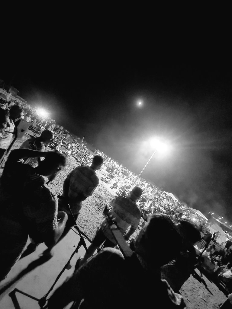 CDMarbella's tweet photo. 🎶 Respeto y humildad, la tradición y el cariño de gente trabajadora, que lujo poder cantarte...
.
#playadelcable #marbella #moraga #carnaval #antologia #losantologicos #comparsa #musicaendirecto #musica https://t.co/5N75NRdT4j