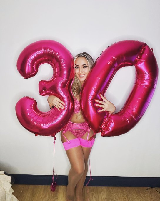 Forgot to post these from a few days ago! Thirty, flirty and thriving!!!   Treat me and I&rsquo;ll treat you