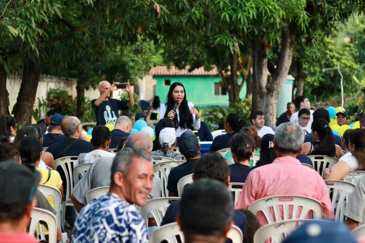 fwimer's tweet photo. Delsa Solórzano,  En su gira por Nueva Esparta, mujer que construye un futuro distinto con ejemplo, formación y preparación para sacar a Venezuela adelante en unidad con todos los venezolanos  dentro y fuera de Venezuela #UnidosSomosMejores #Primariava https://t.co/uJMf7l8rtX