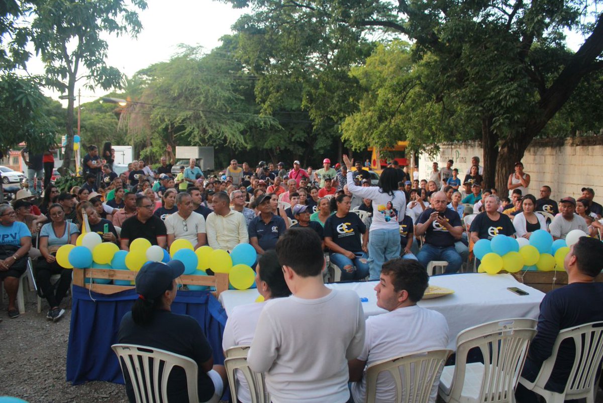 fwimer's tweet photo. Delsa Solórzano,  En su gira por Nueva Esparta, mujer que construye un futuro distinto con ejemplo, formación y preparación para sacar a Venezuela adelante en unidad con todos los venezolanos  dentro y fuera de Venezuela #UnidosSomosMejores #Primariava https://t.co/uJMf7l8rtX