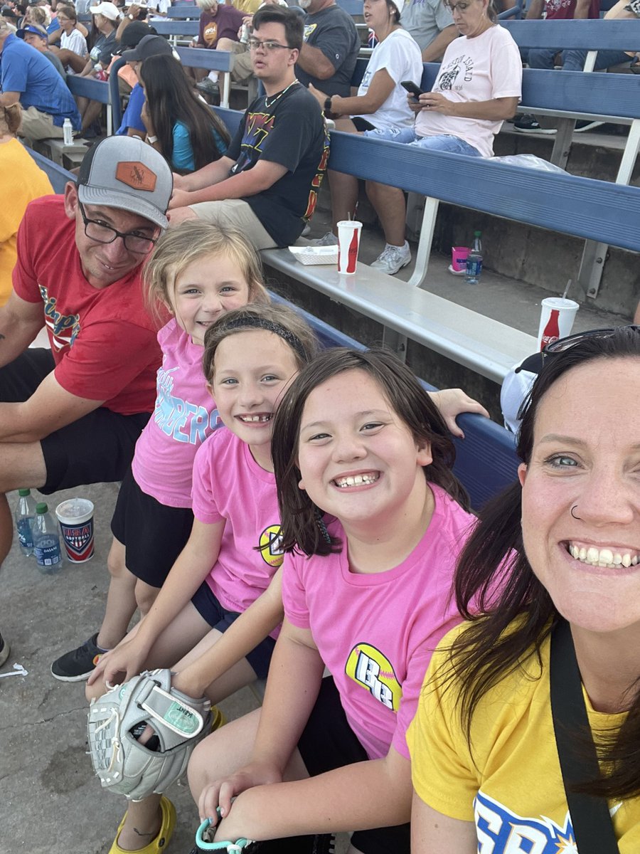 Laura_kent7's tweet photo. OKC Spark Game with my little softballers!!

@okcityspark 

#sparkgameball https://t.co/vONz4yl5T9