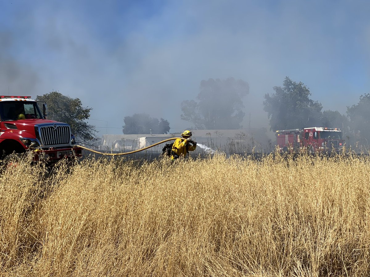 CALFIRE_ButteCo's tweet photo. Crews have contained a vegetation fire in Thermalito. It was started by a mower in tall grass near 10th Street and Corona Ave. Final size was 0.58 acres and all resources have been released. #FeatherFire https://t.co/MOyShLgIdq
