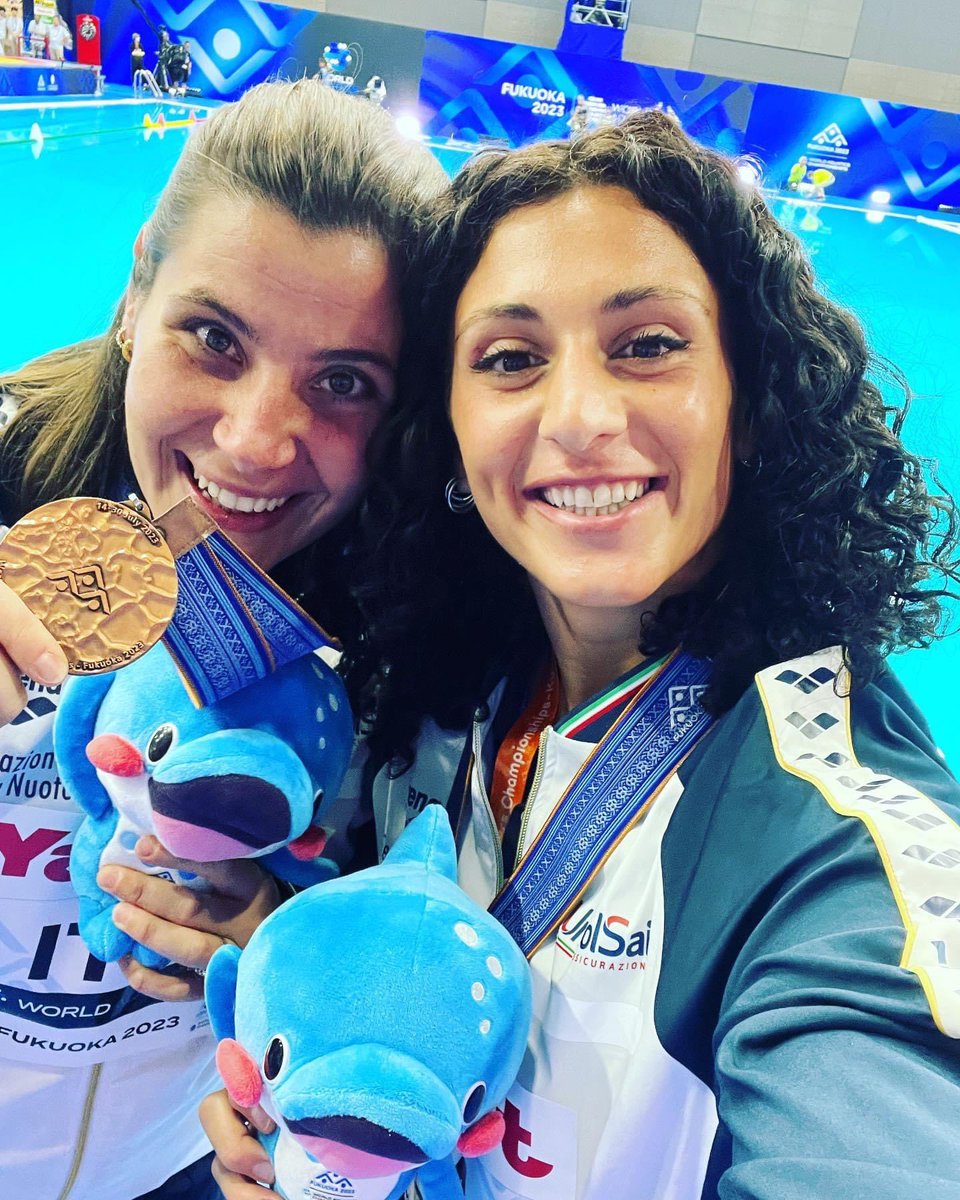 7rosaWP's tweet photo. #Setterosa, bronzo mondiale a #Fukuoka2023

📸 👉👇

1) Valeria Palmieri e Claudia Marletta
2) Giuditta Galardi e Chiara Tabani
3) Aurora Condorelli, Valeria Palmieri, Dafne Bettini e Claudia Marletta
4) Giuditta Galardi 

#7rosa https://t.co/TB3RkvZCsc