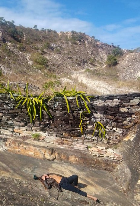 S&oacute; queria n&atilde;o ter adoecido para ter dado em cada cantinho desse quintal da casa que ficamos hospedados<a href="/tag/obagulho%C3%A9louco"class="tags"><span>#obagulho&eacute;louco</span></a>